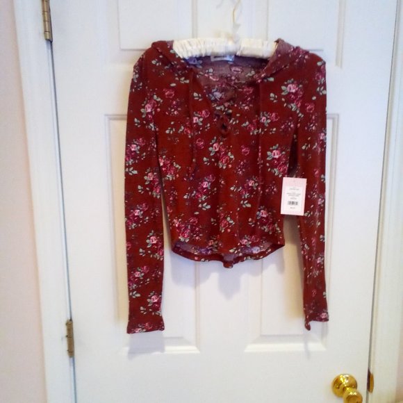 Society 212 Tops - Society 212 Burgundy floral crop top